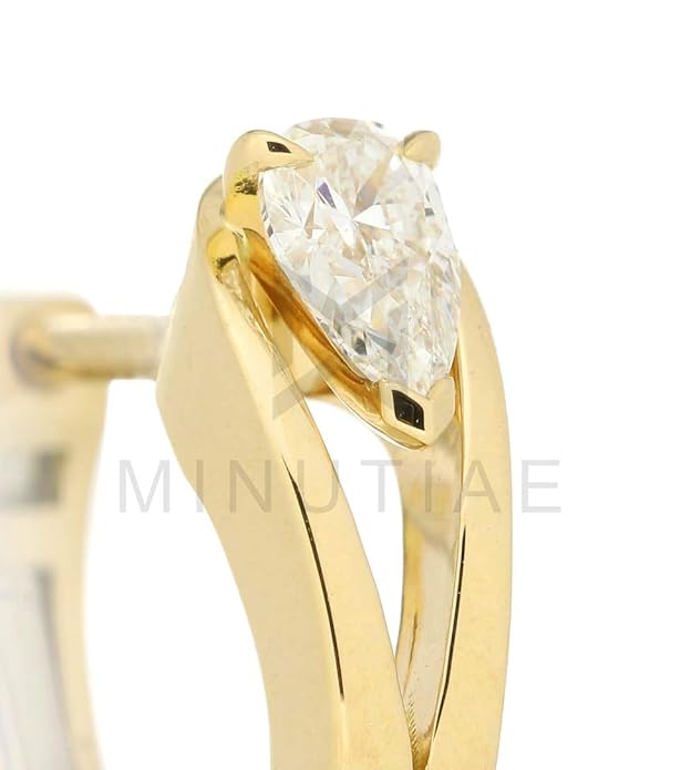 Gold ear stud for ladies